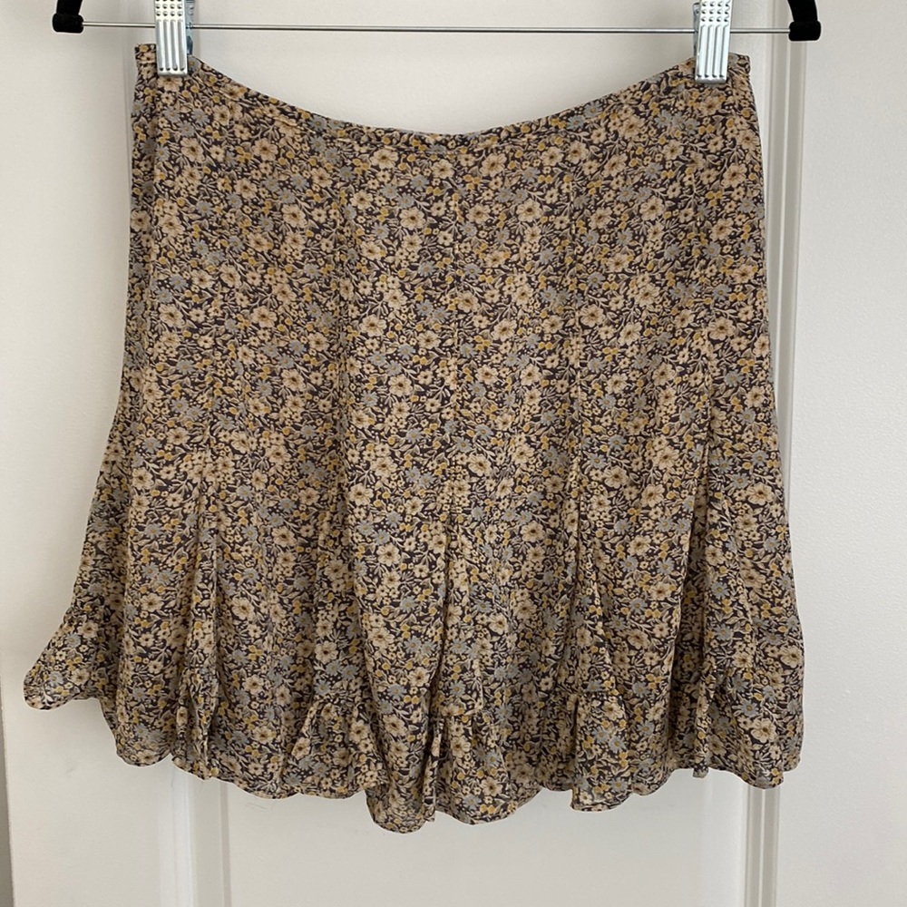 MEDIUM floral skort. Never been worn.